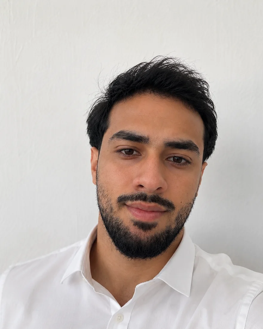 Sadan Akbari, Inhaber von Mainsicht